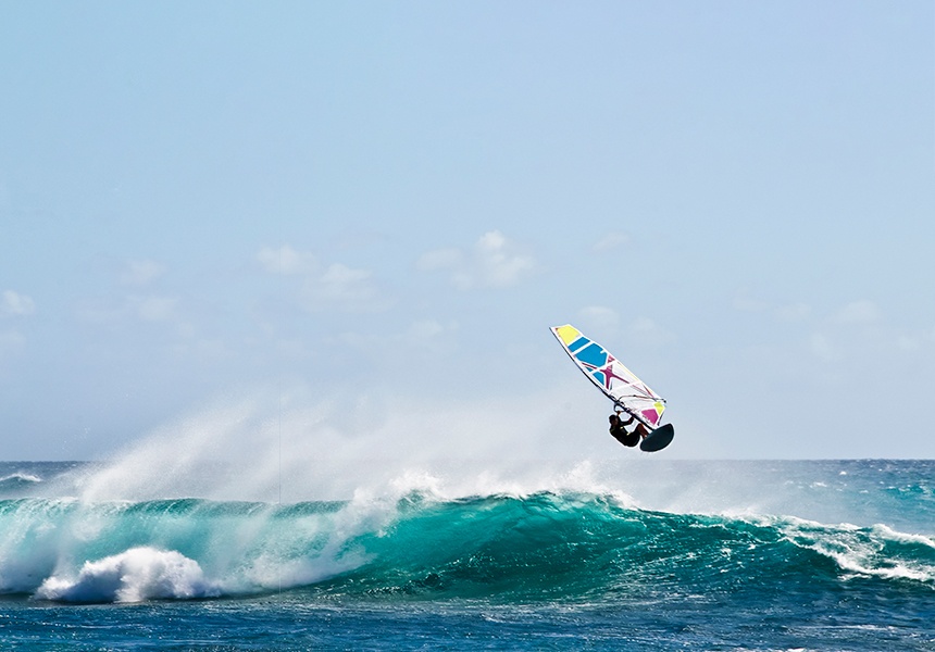An ocean wave / Kite surfer