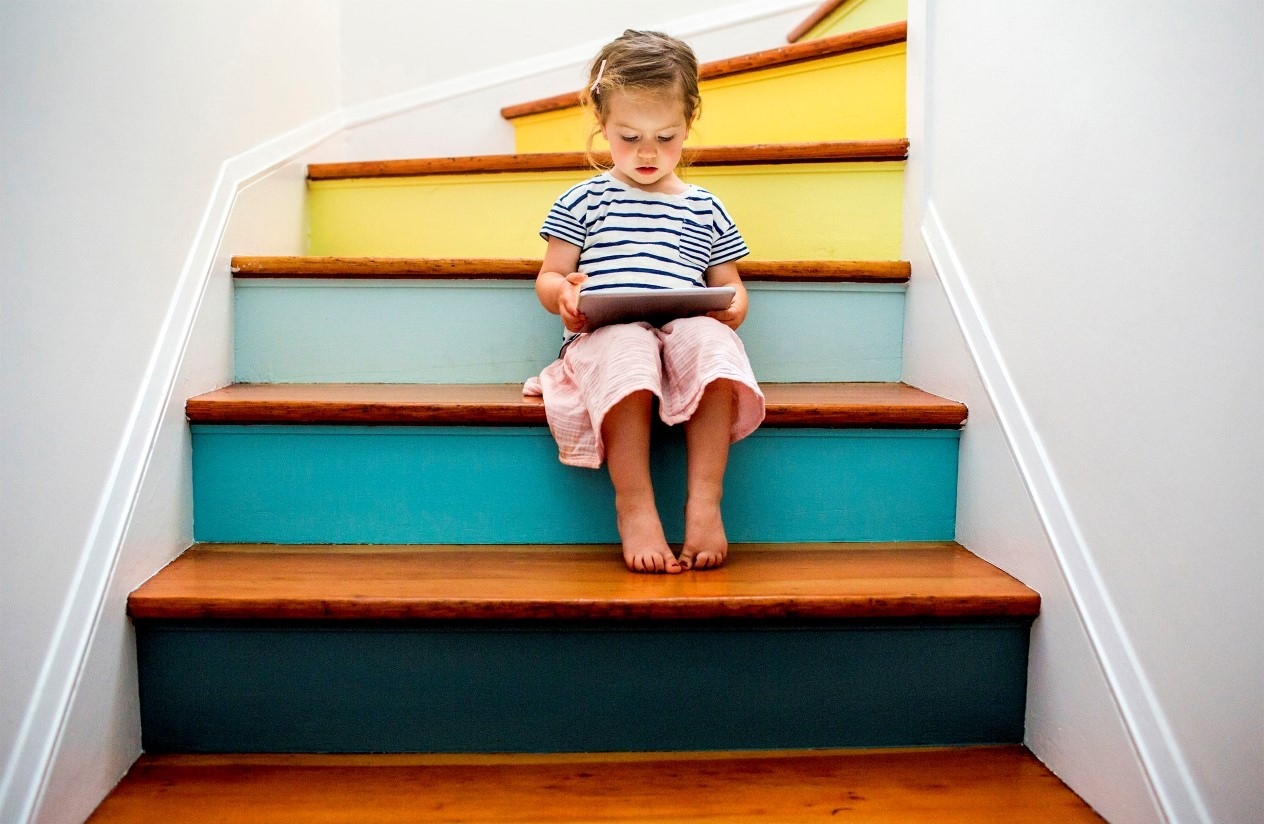 kids on the stairs