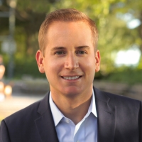 Robbie Mitchnick headshot