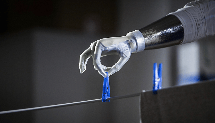 picture of a robot arm representing the impact of AI in retirement