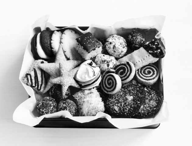 Black and white sea shell formed cookies in a box