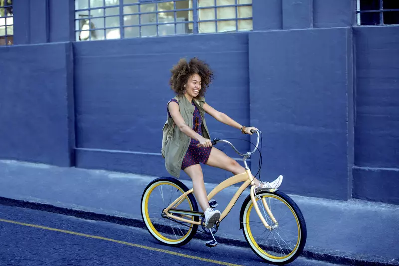 girl on cycle 