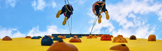 2 people hanging on ropes