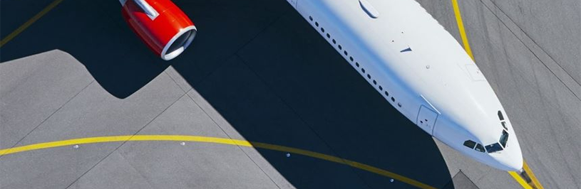 Ein Flugzeug hebt ab