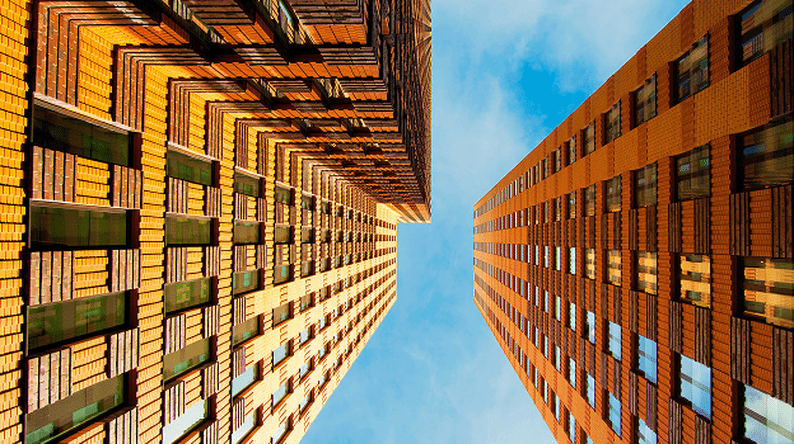 Afbeelding van twee gebouwen