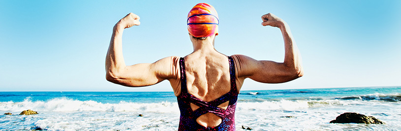 Schwimmerin zeigt ihre Kraft