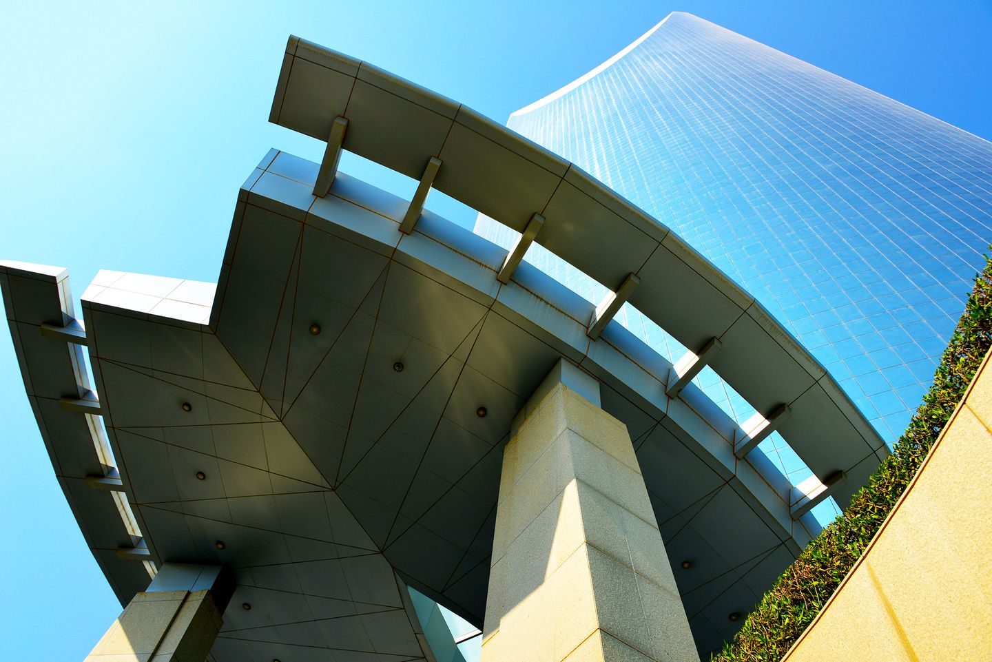 Riyadh, Saudi Arabia: Kingdom Centre, 99-storey, 302.3 meters tall skyscraper - looking up from 94th Street