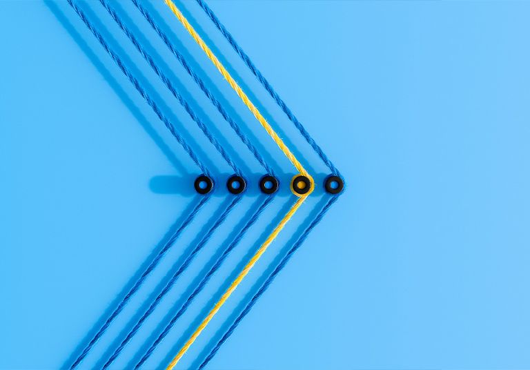 picture of strings in arrow shape to show forward movement 