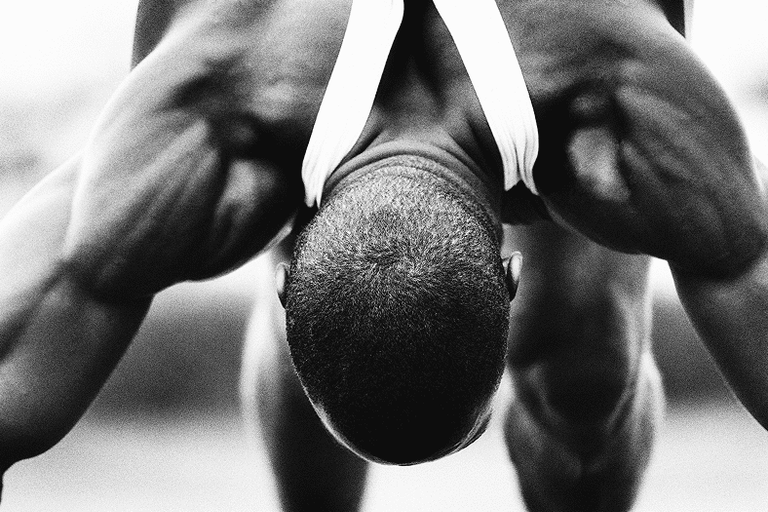 Image of a runner in starting position